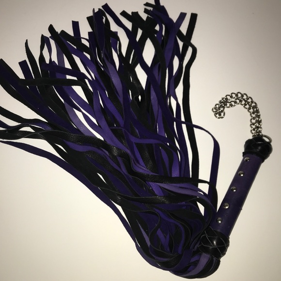 Premium Deerskin Flogger, Purple On Black - Picture 4 of 6